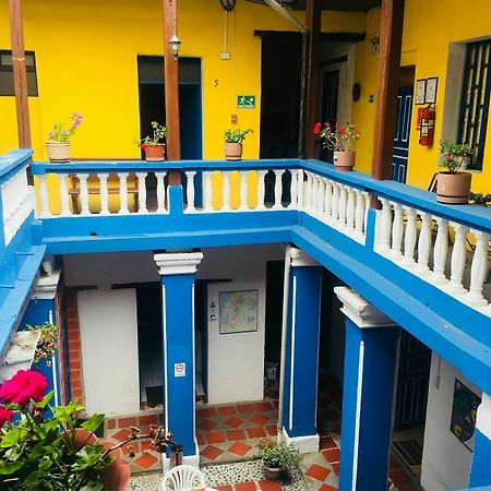 Blue Door Housing Historic Quito Hotel Kültér fotó