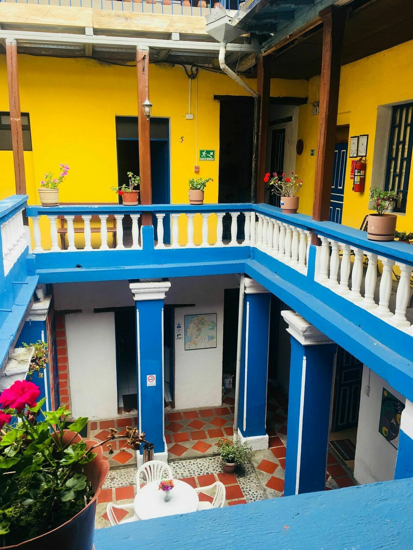 Blue Door Housing Historic Quito Hotel Kültér fotó