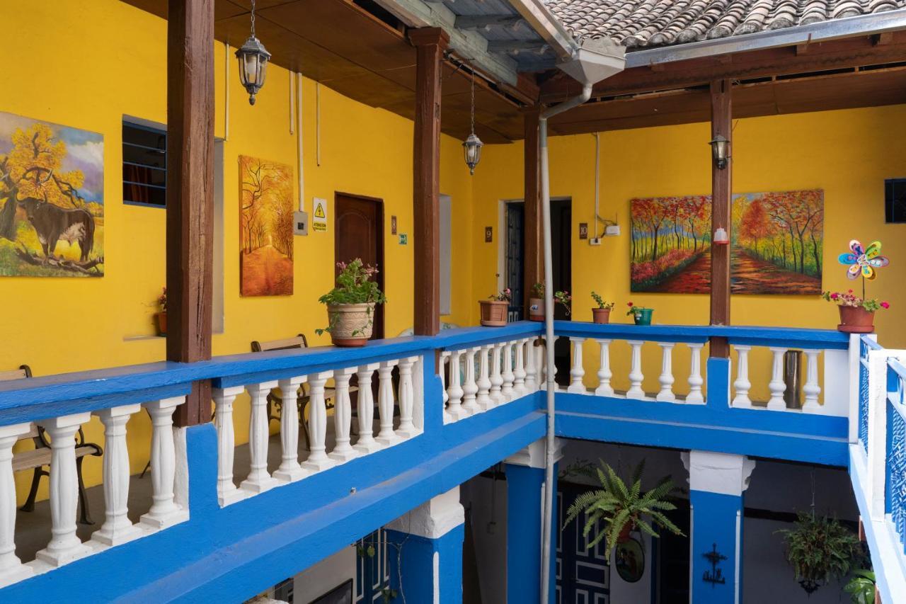 Blue Door Housing Historic Quito Hotel Kültér fotó