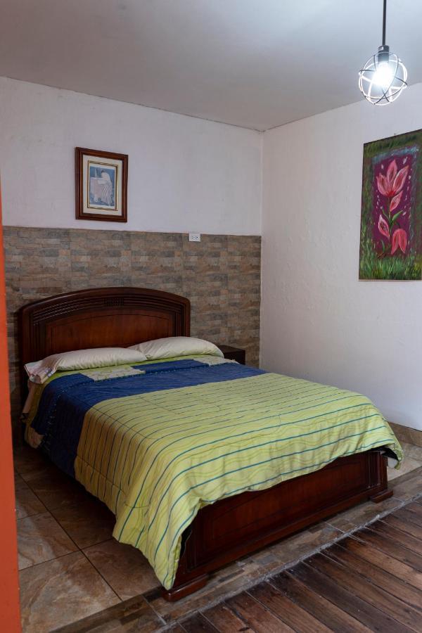 Blue Door Housing Historic Quito Hotel Kültér fotó